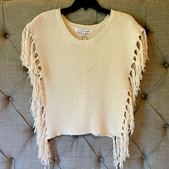 Cupcakes and cashmere top/vest with tassels - Picture 3 of 7